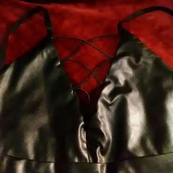 Faux leather bralette - Picture 2 of 3